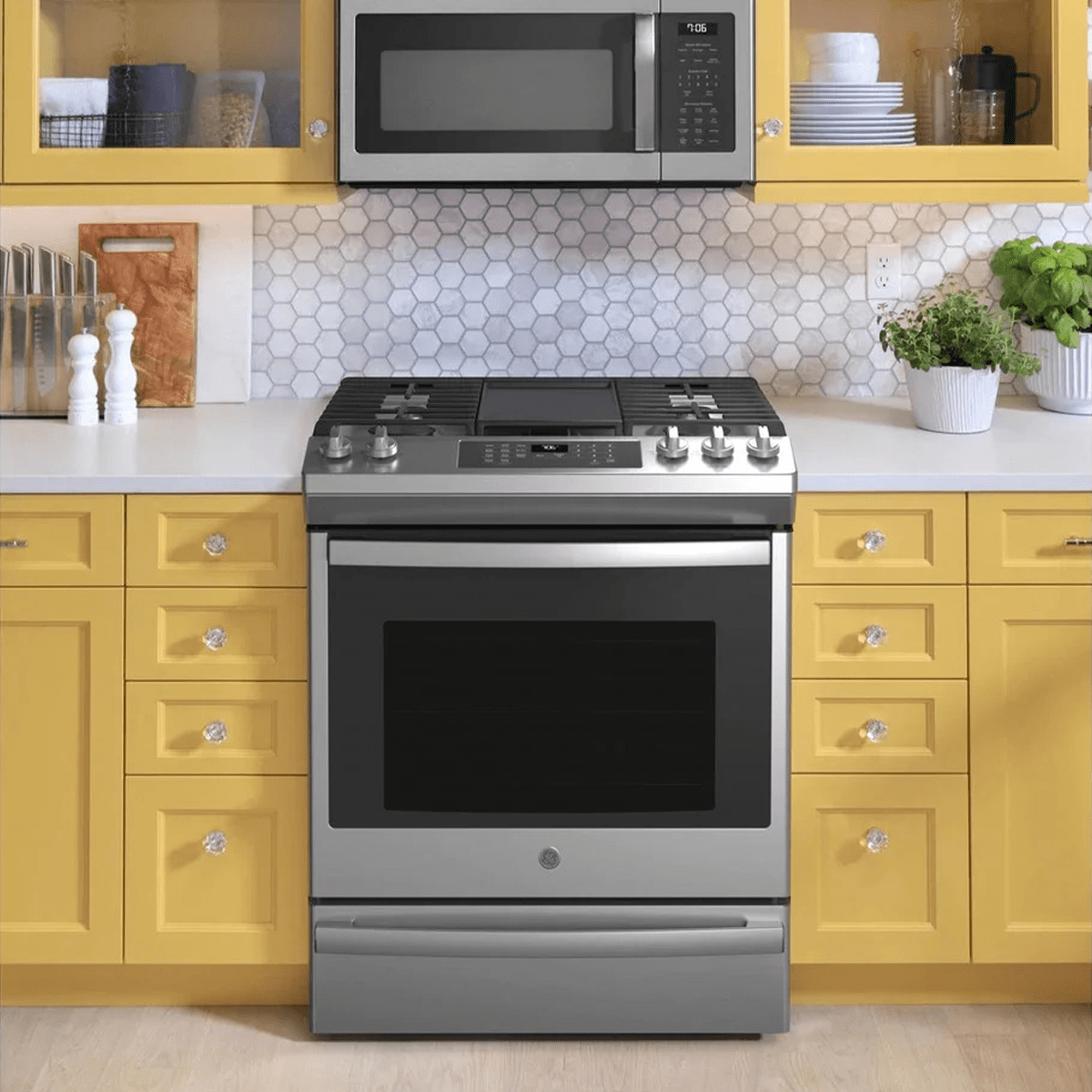 Ge+appliances+30 +5.6+cubic+feet+gas+slide In+convection+range
