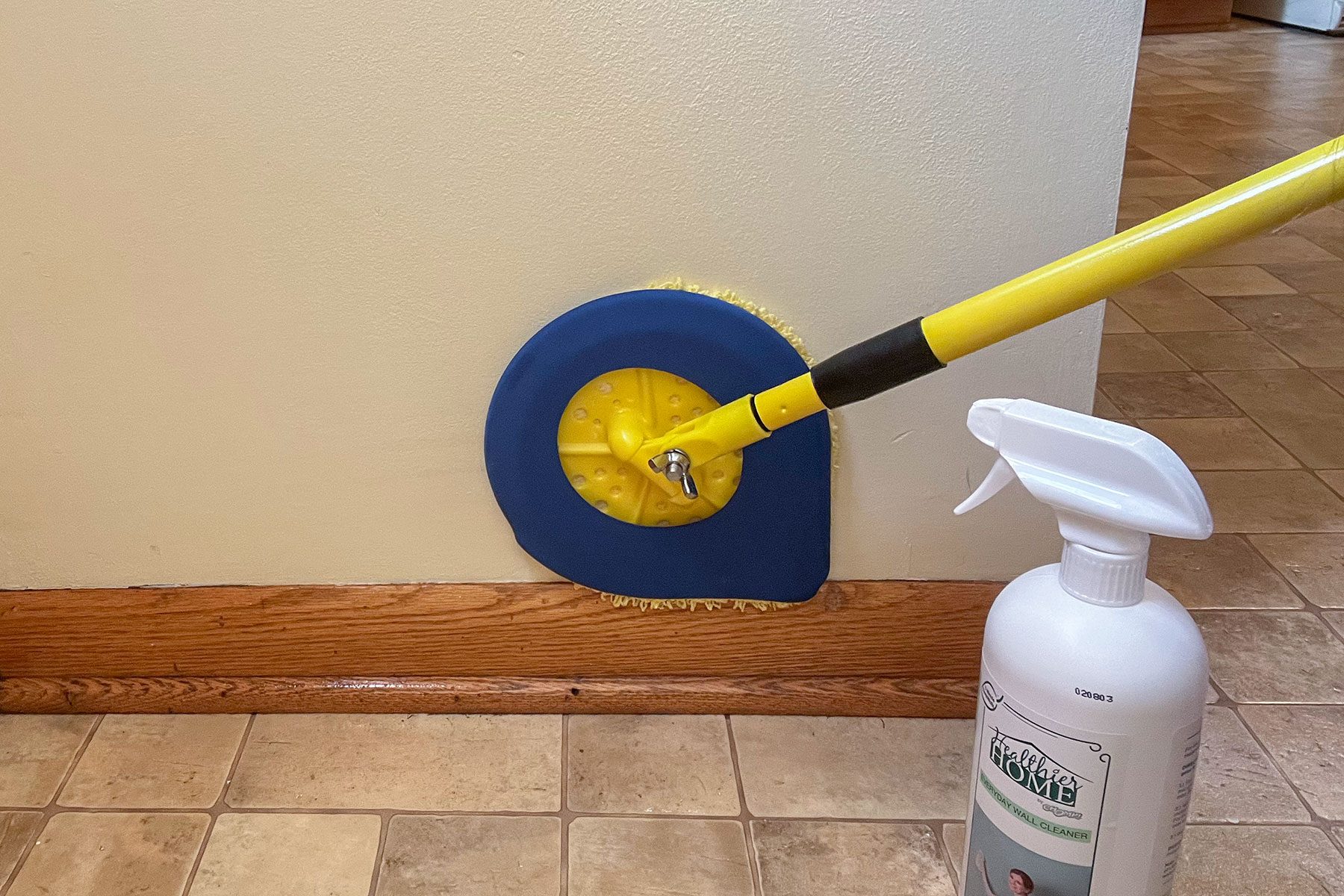 Cleaning wall with wall mop